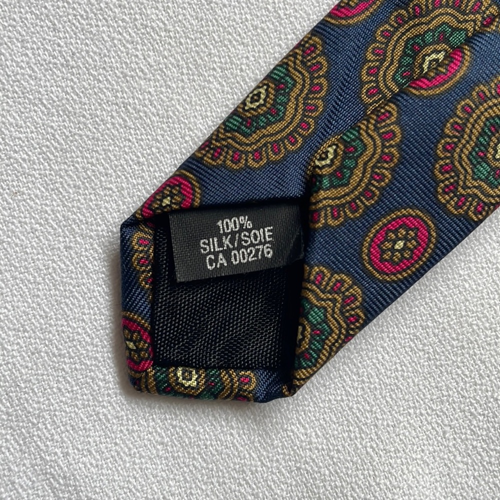 Yves Saint Laurent medallion Foulard 100% silk made in Canada - Picture 3 of 9
